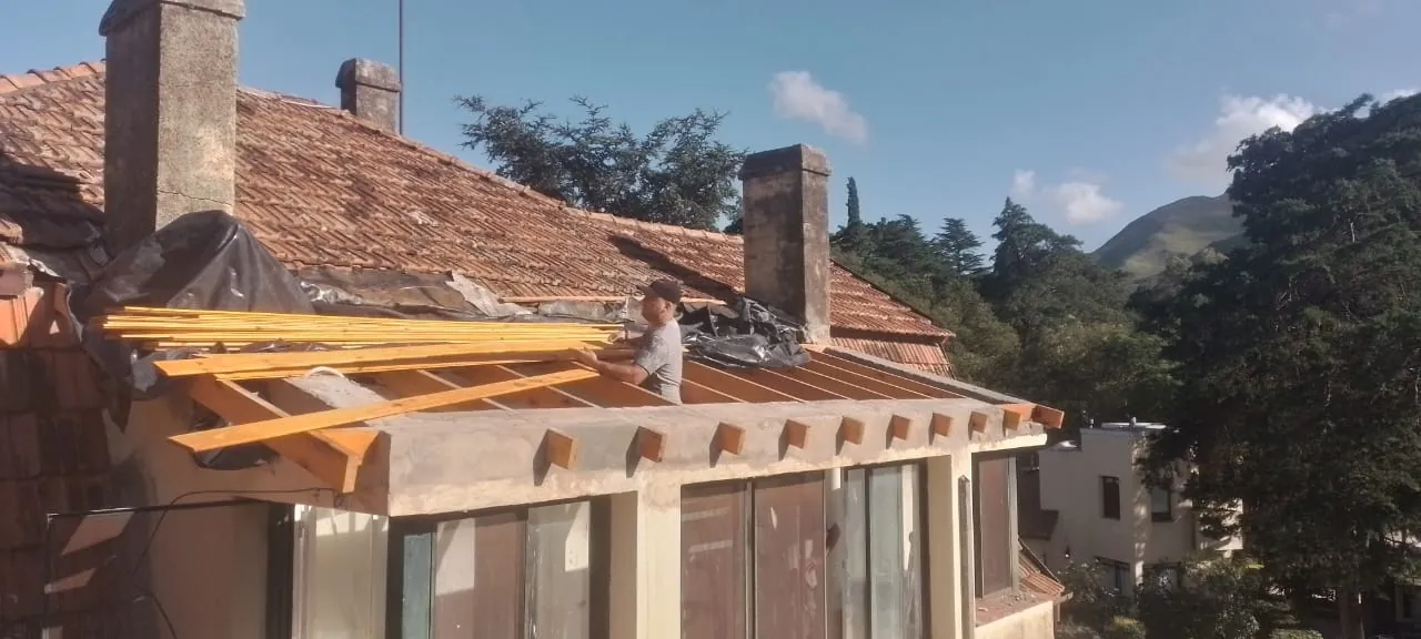 Renovación de techo con estructura de madera